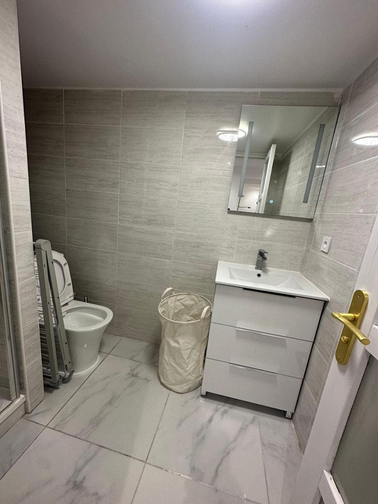 Appartement Calme Moderne Proche De Disneyland Wifi & Cafe Gratuit & Arrivee Autonome Bussy-Saint-Georges Exterior photo