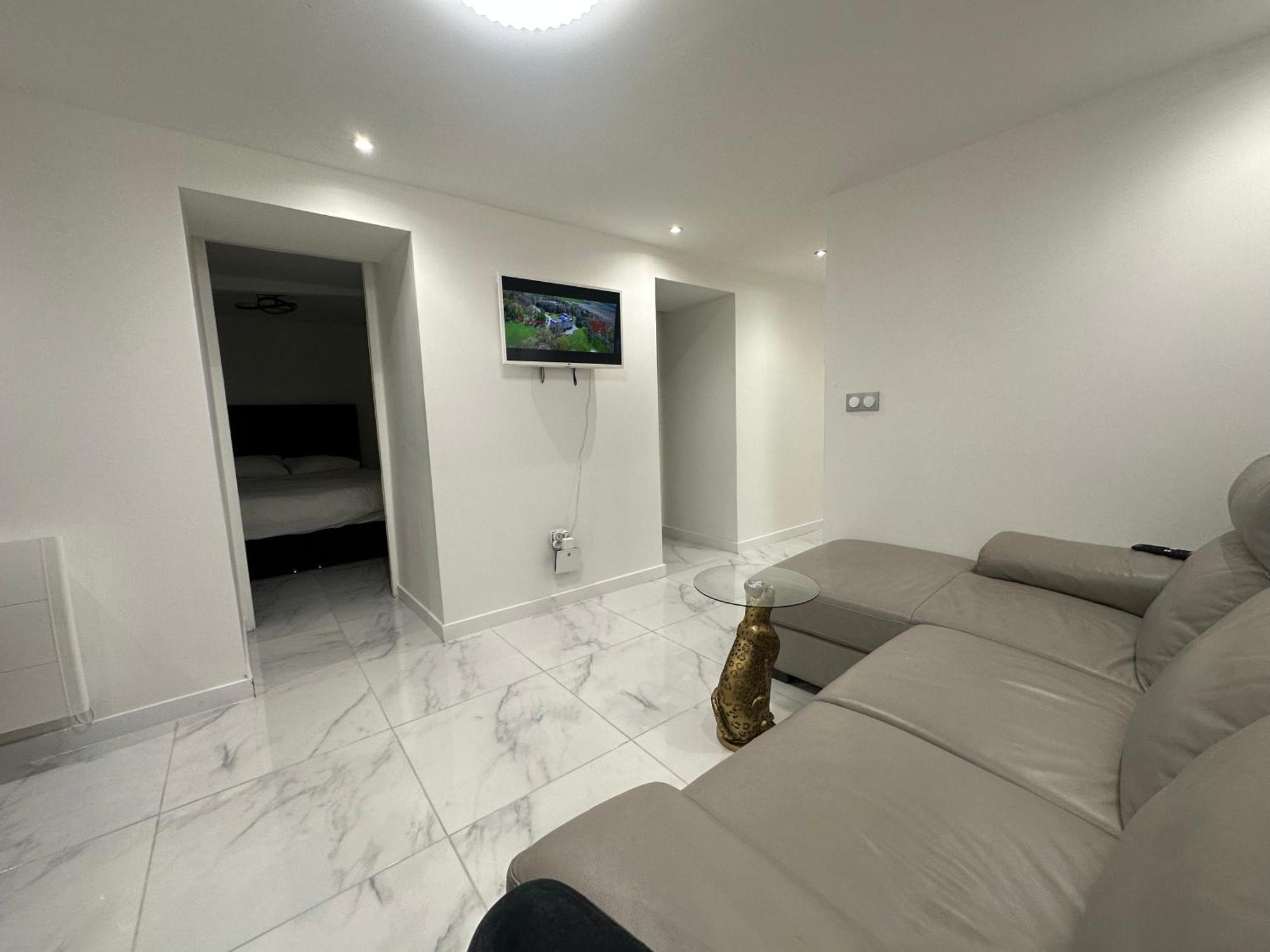 Appartement Calme Moderne Proche De Disneyland Wifi & Cafe Gratuit & Arrivee Autonome Bussy-Saint-Georges Exterior photo